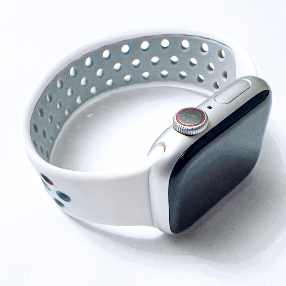 Apple Watch Series 8 41mm GPS + Cell Sliver Case Unlocked